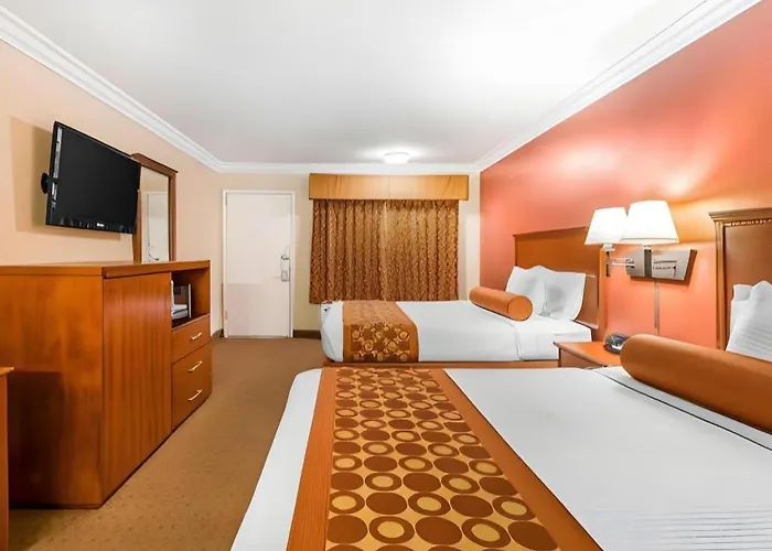 Rodeway Inn & Suites Canyon Lake-Menifee West