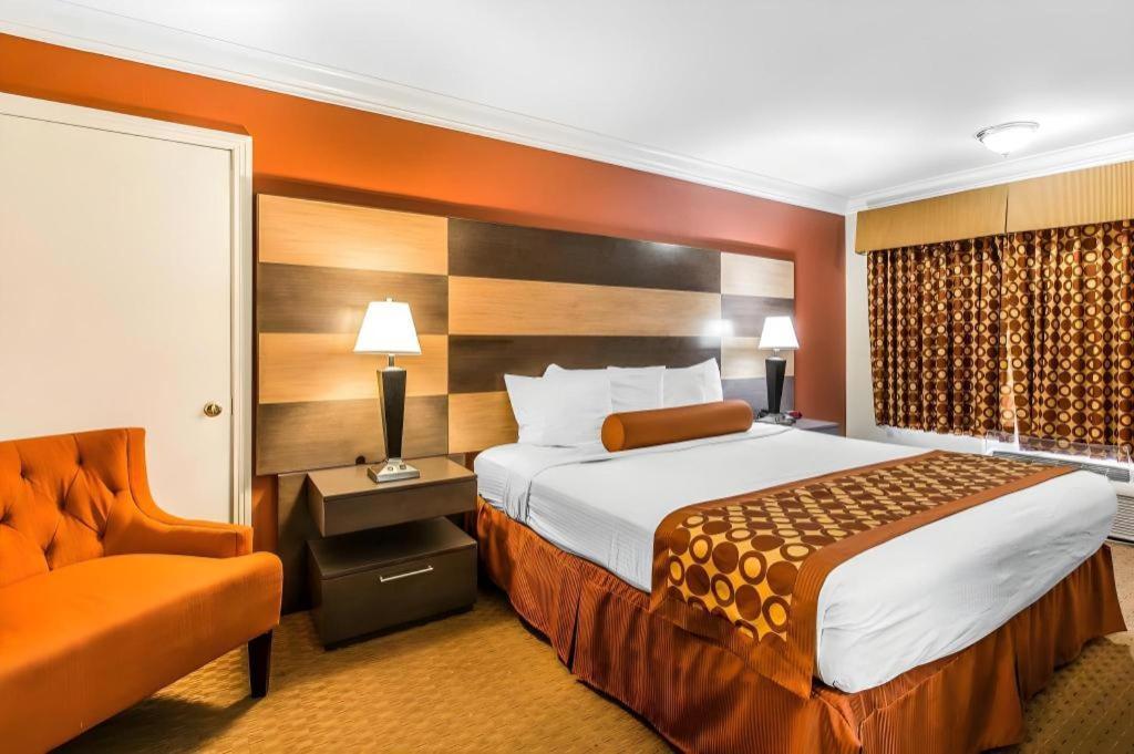 Rodeway & Canyon Lake-menifee West Hotel 2*