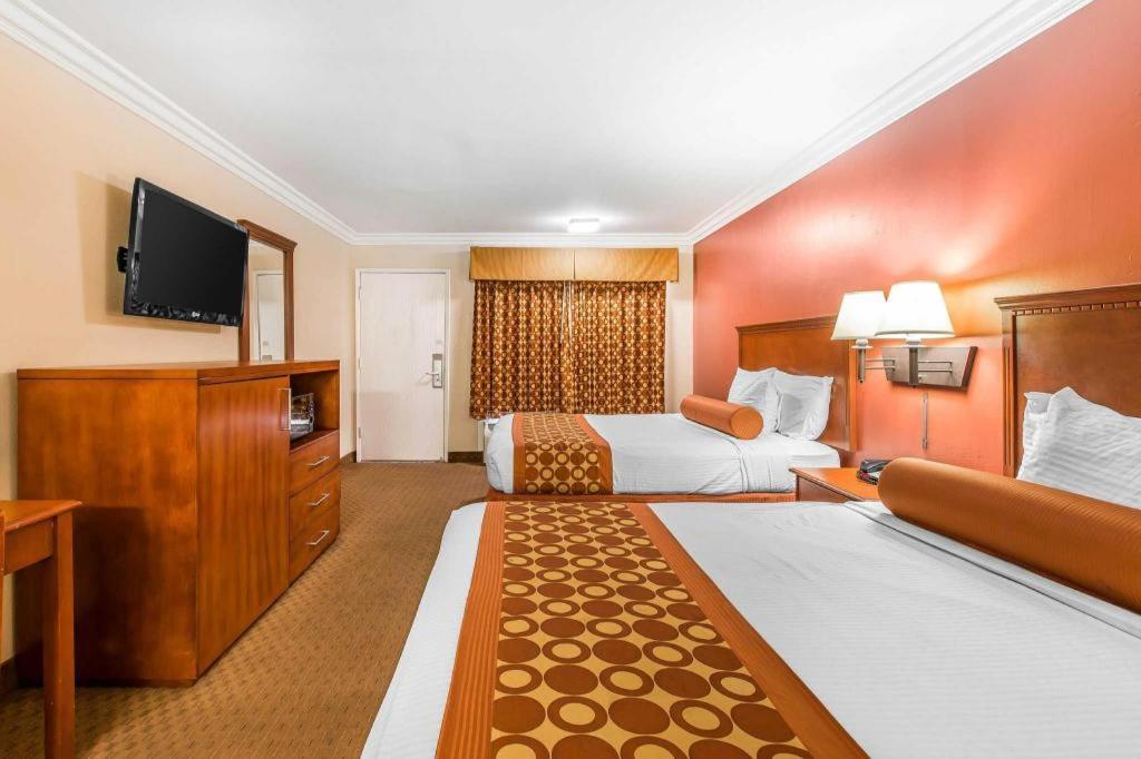 Hotel Rodeway & Canyon Lake-menifee West Canyon Lake