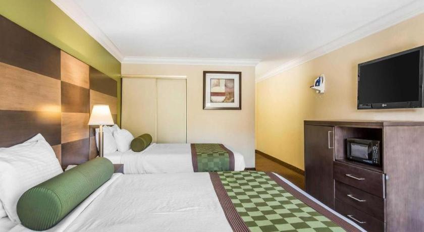 Rodeway & Canyon Lake-menifee West Hotel