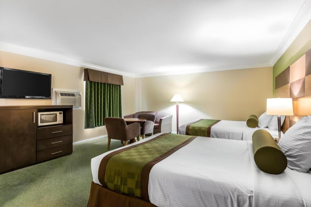 Hotel Rodeway & Canyon Lake-menifee West 2*