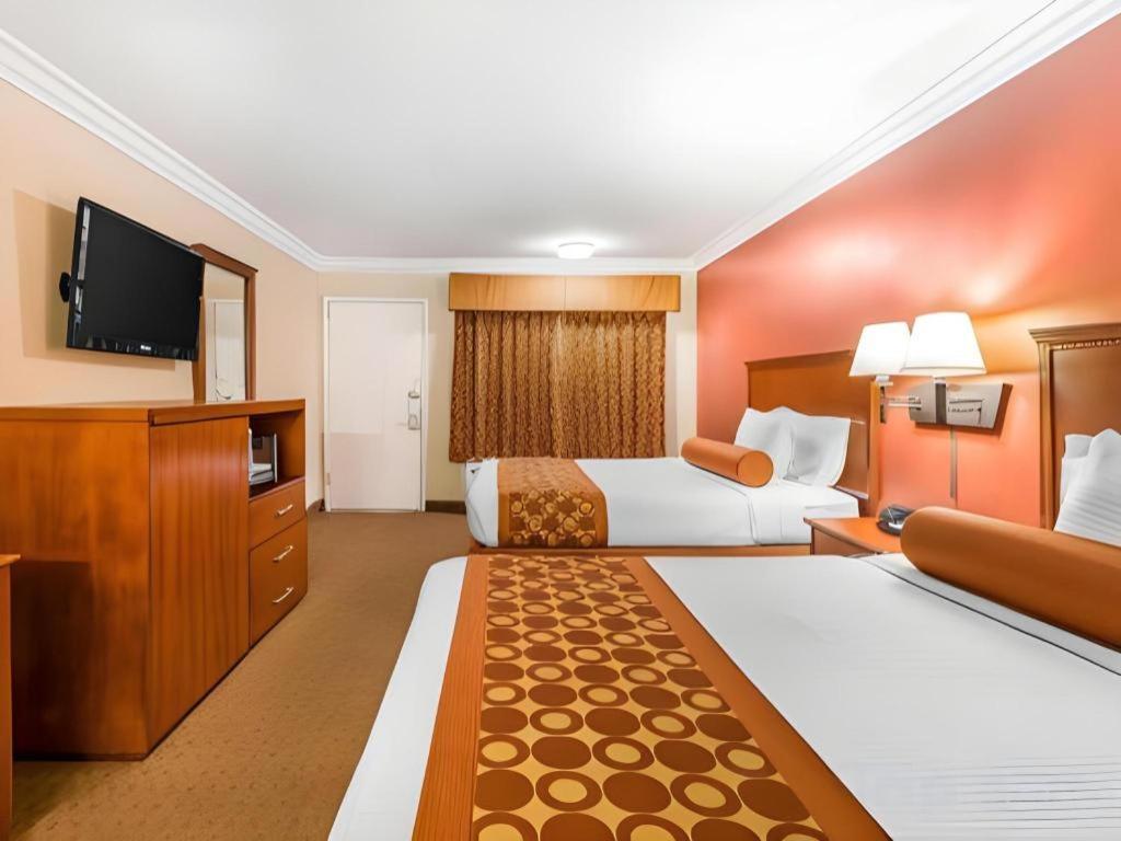 Rodeway & Canyon Lake-menifee West Hotel