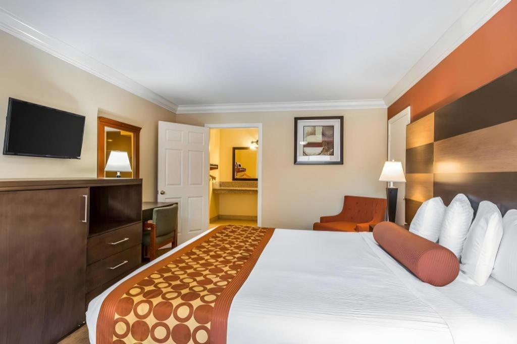 Hotel Rodeway & Canyon Lake-menifee West 2*