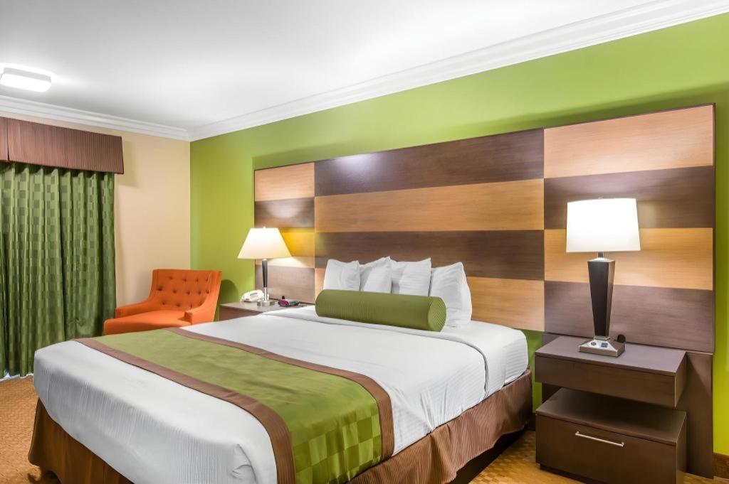 Rodeway & Canyon Lake-menifee West Hotel