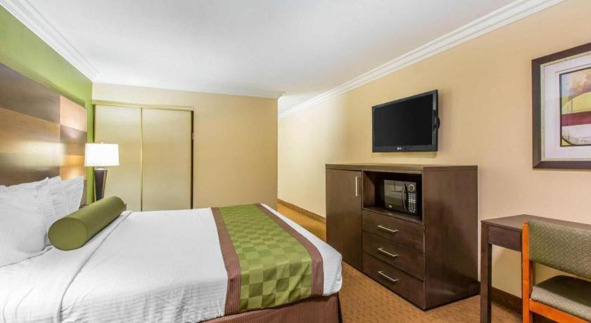 Rodeway & Canyon Lake-menifee West Hotel